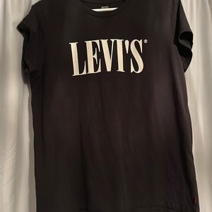 Women’s black Levi’s shirt